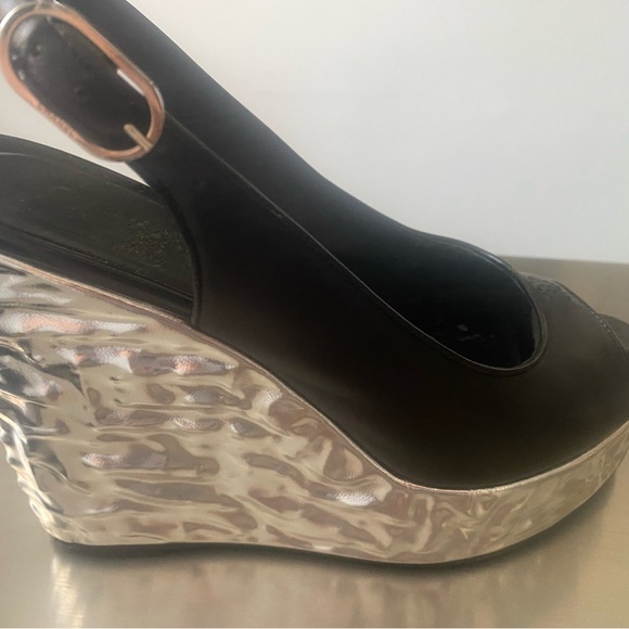 CHANEL Platform Sandals, Silver Leather platform and Heel, Used twice, size 38 - Picture 6 of 8